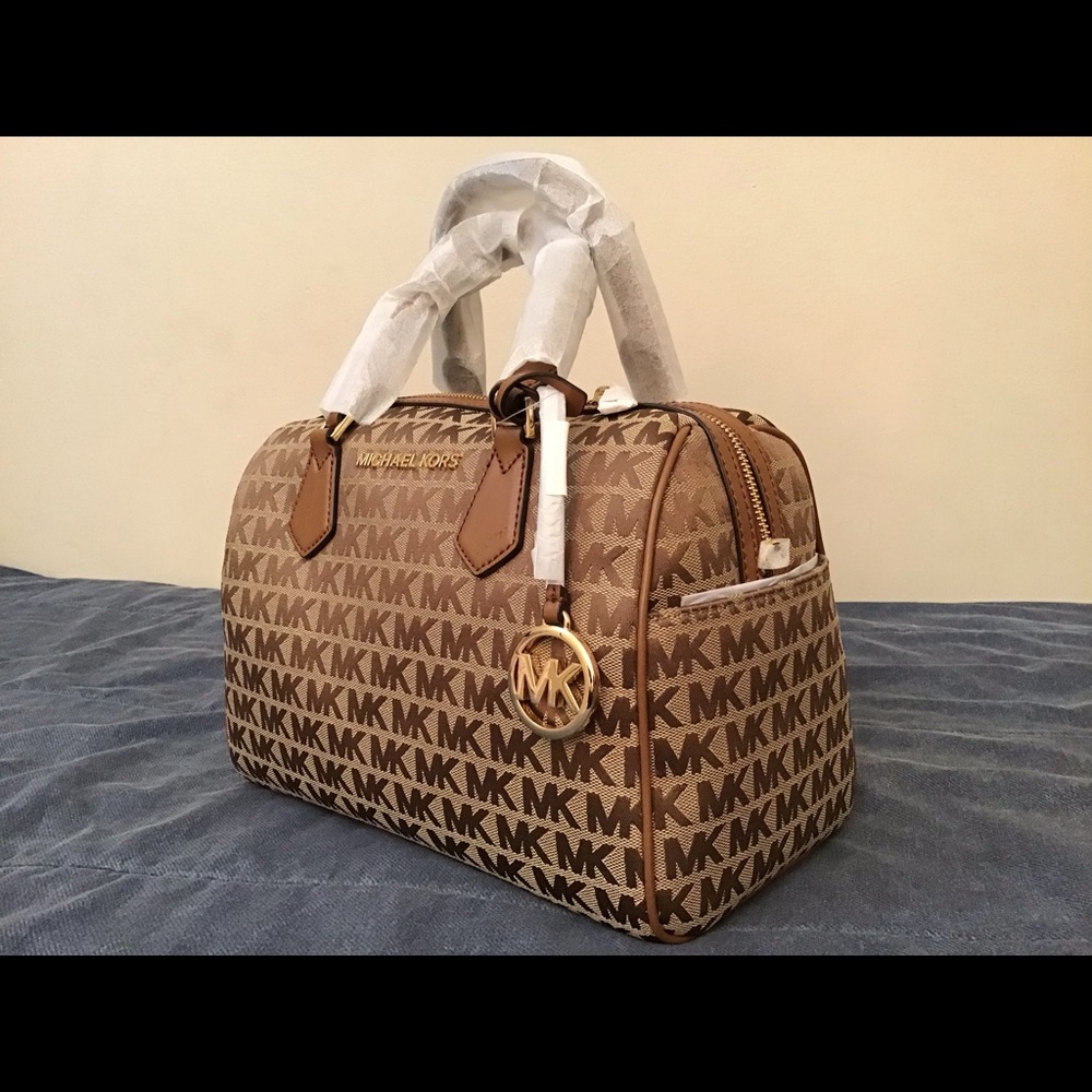Michael Kors Bedford Large Duffel Satchel Bag - Picture 2 of 6